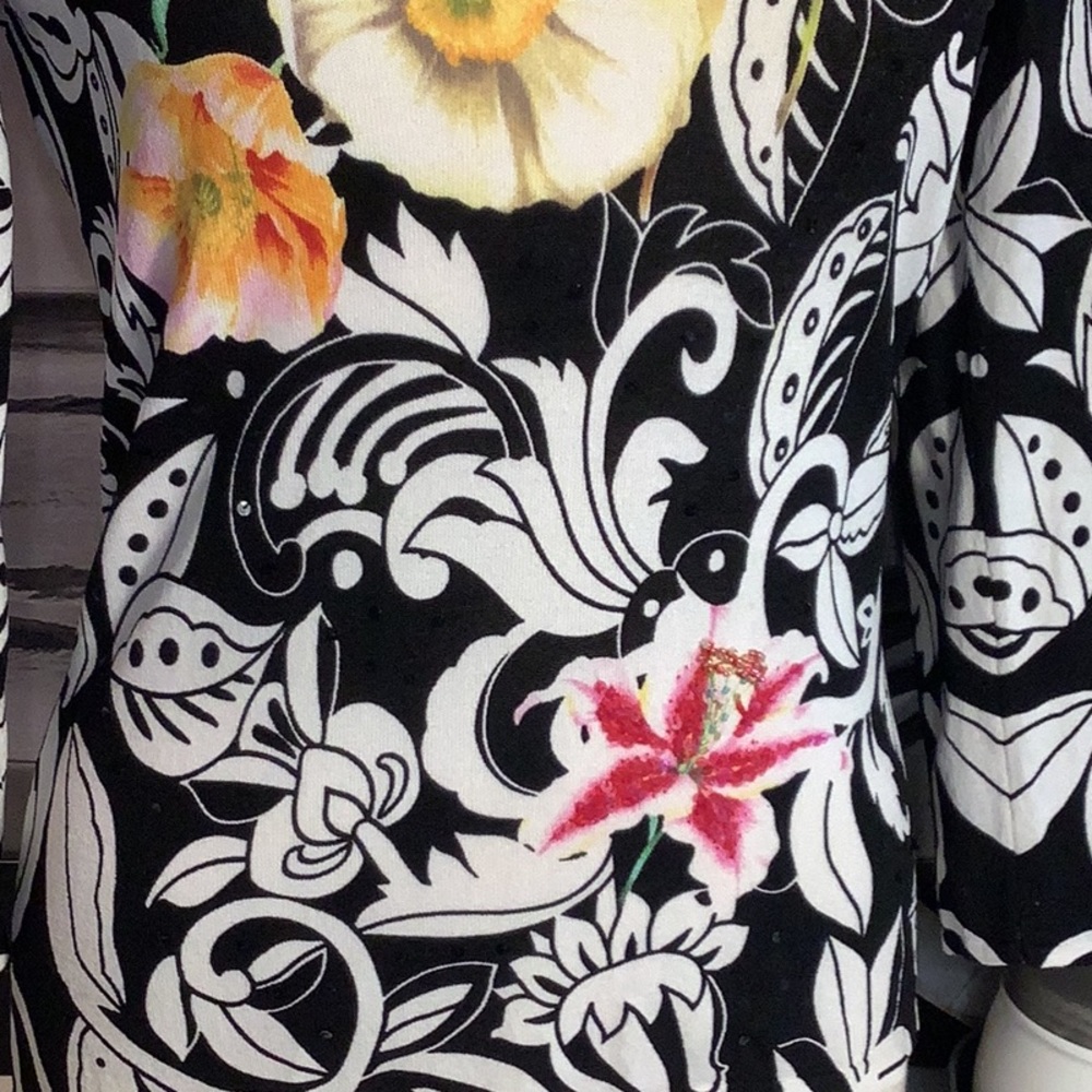 Alberto Makali Lightweight 3/4 Sleeve Floral Embellished V Neck Sweater Sz M - Picture 3 of 11